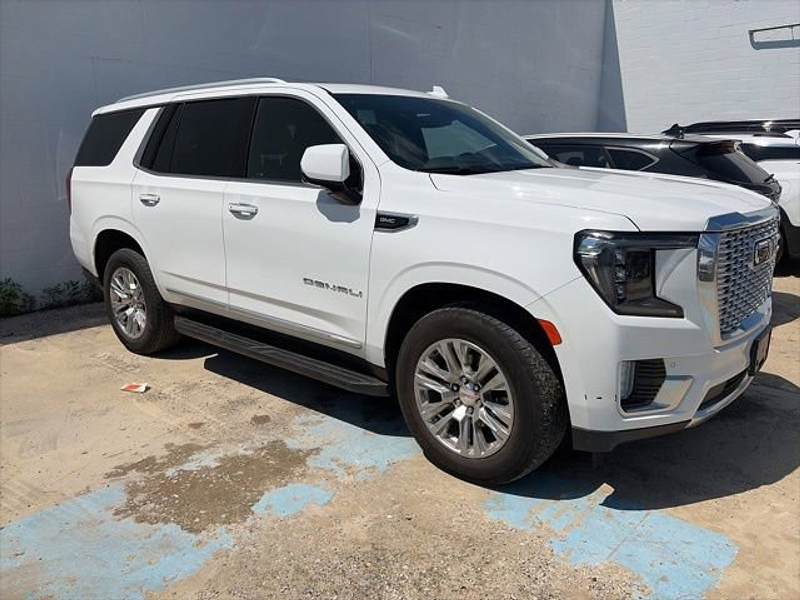 Used 2023 GMC Yukon Denali AWD/4WD image 3