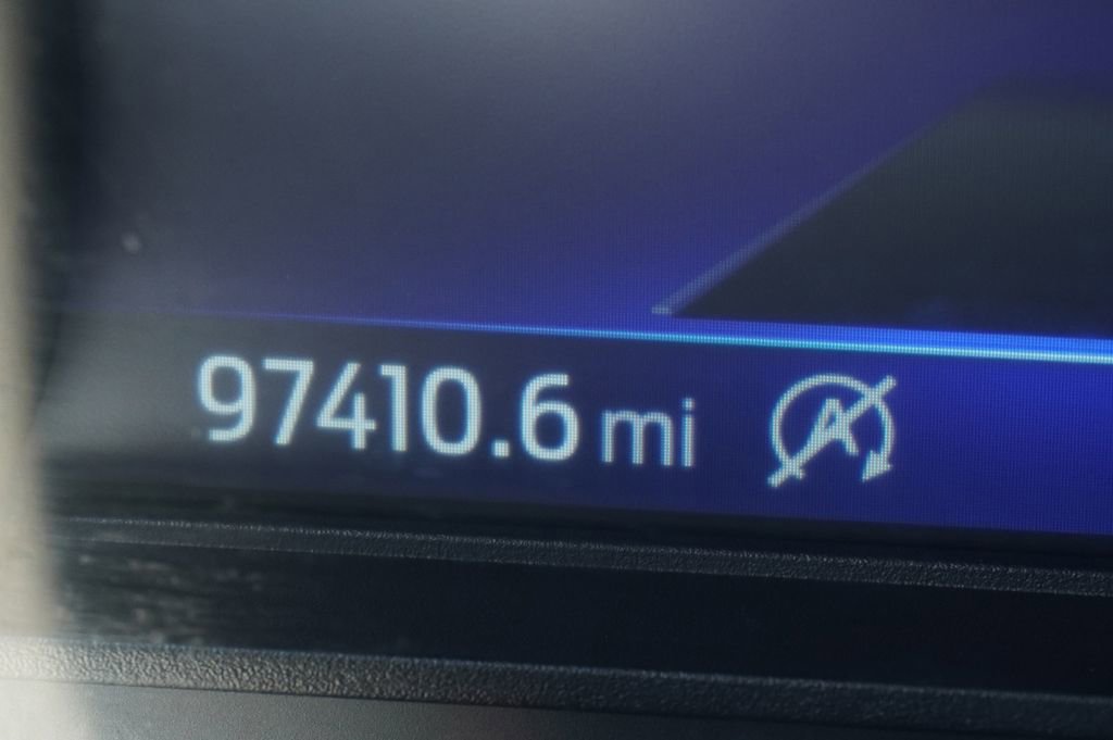 Used 2022 Ford Explorer XLT w/ Equipment Group 202A image 14