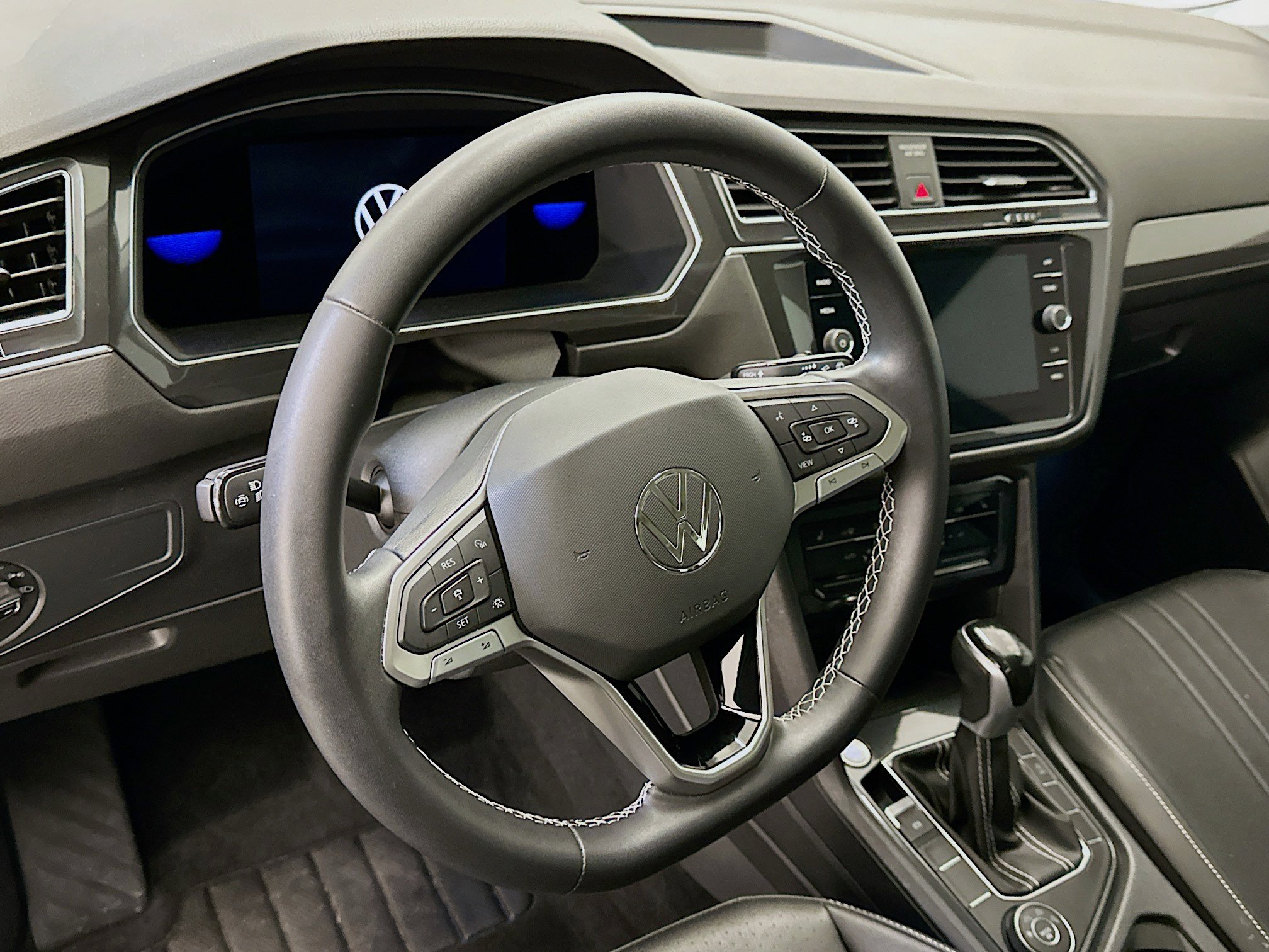 Used 2022 Volkswagen Tiguan SE image 18