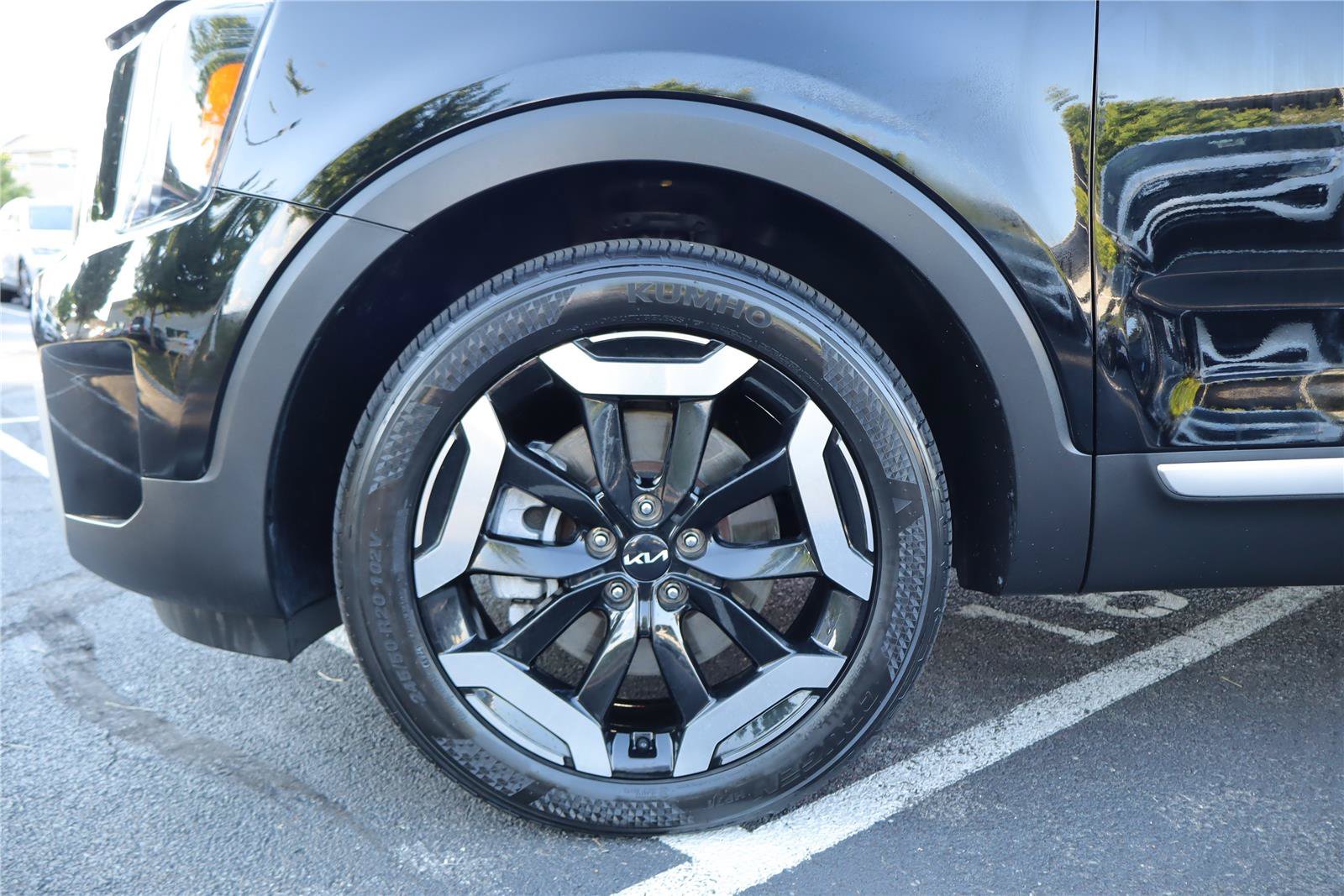 Certified 2023 Kia Telluride EX w/ EX Captain's Chair Package AWD/4WD image 11