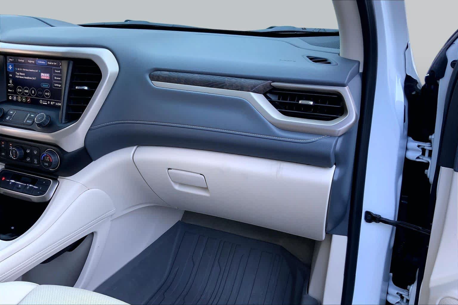 Used 2023 GMC Acadia Denali w/ Denali Ultimate Package AWD/4WD image 17