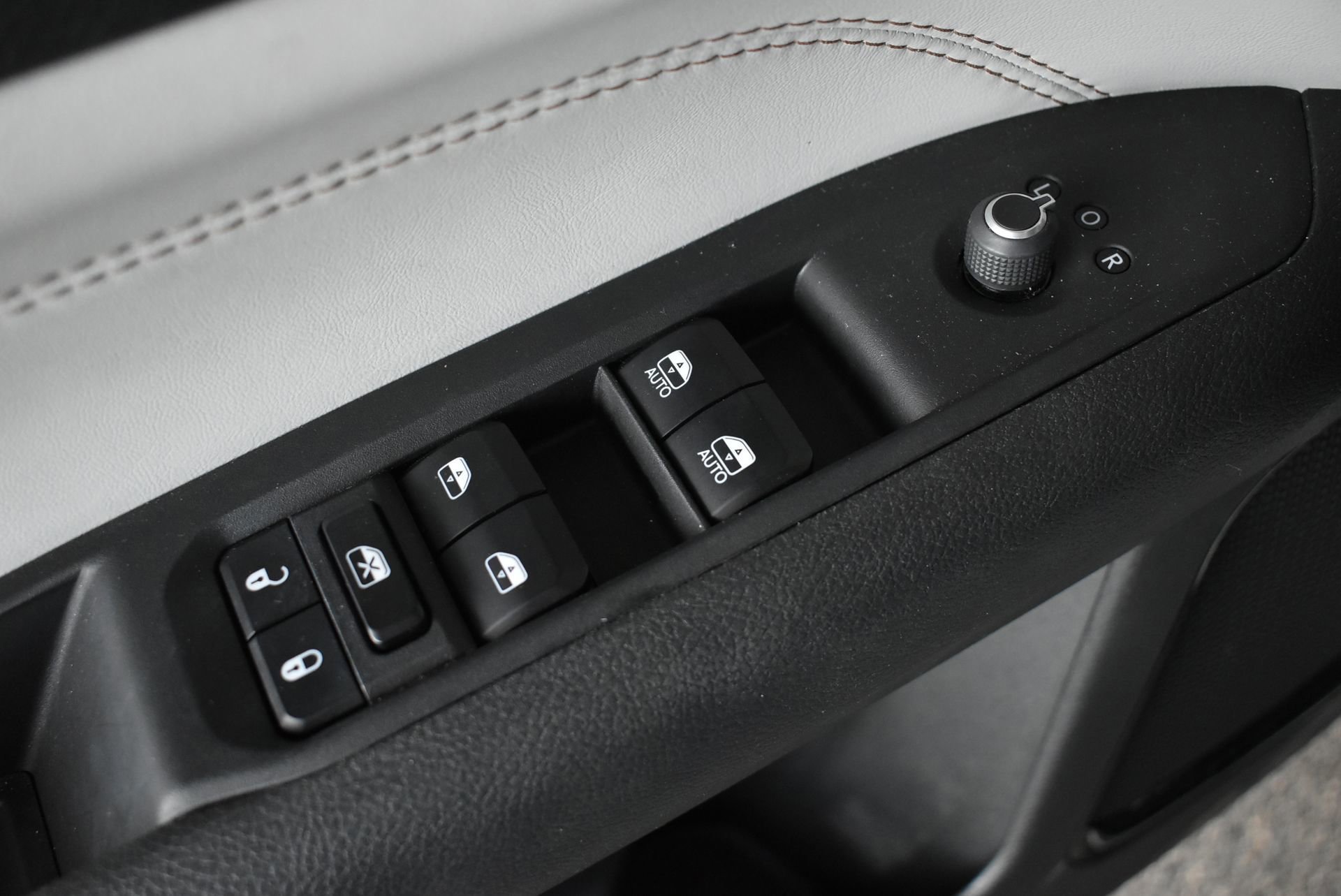 Used 2024 Jeep Compass Limited w/ Elite Group image 12