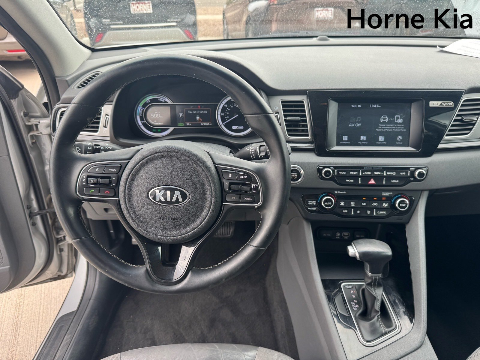 Used 2017 Kia Niro EX FWD image 15