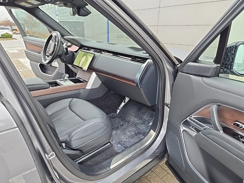 Used 2024 Land Rover Range Rover SE image 16
