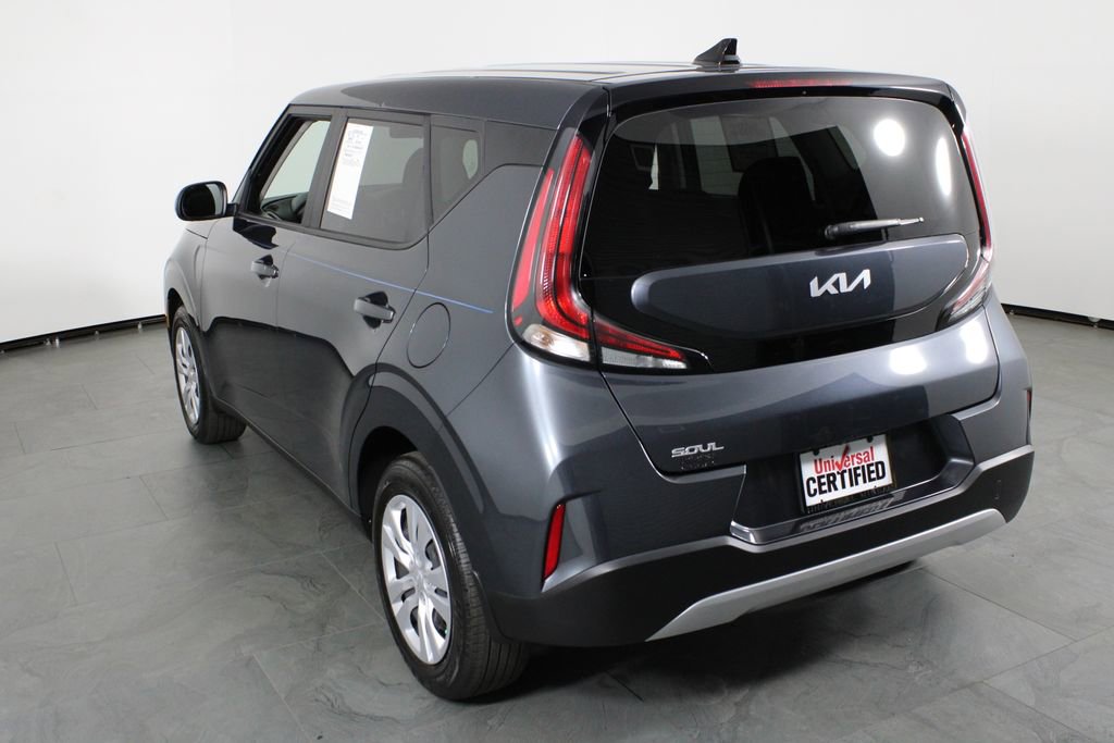 Used 2025 Kia Soul LX image 3