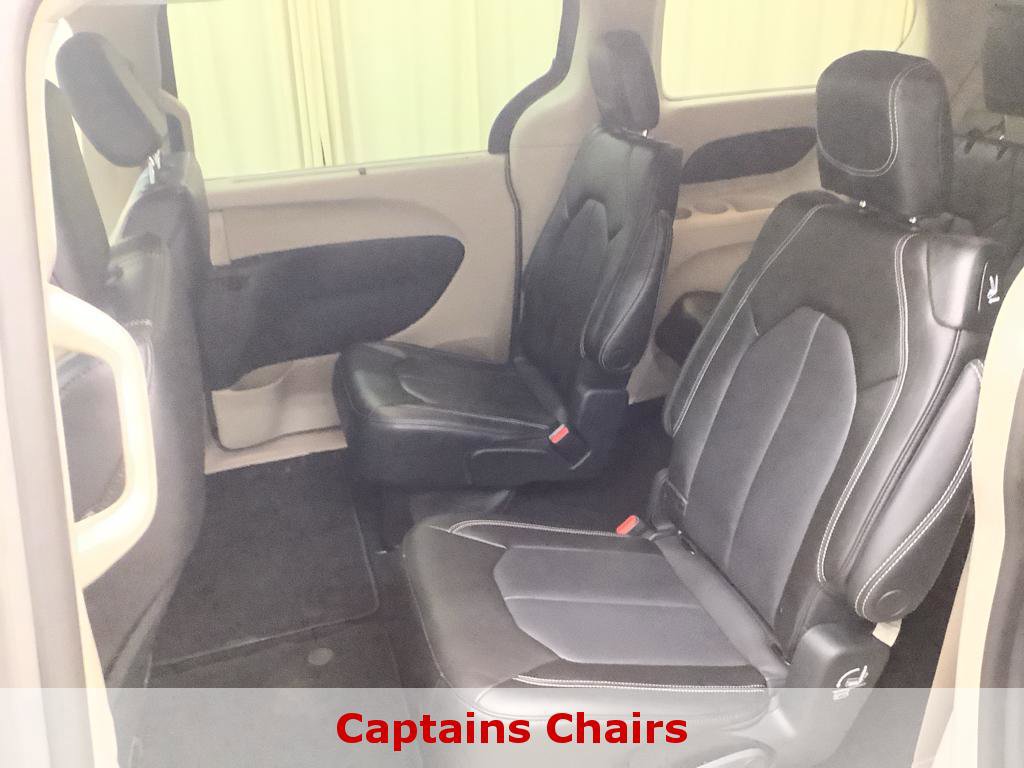 Used 2023 Chrysler Pacifica Touring-L image 22