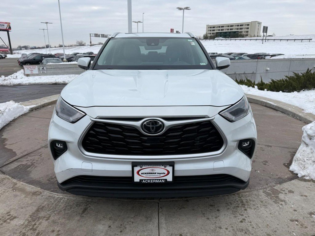 Used 2022 Toyota Highlander XLE image 12