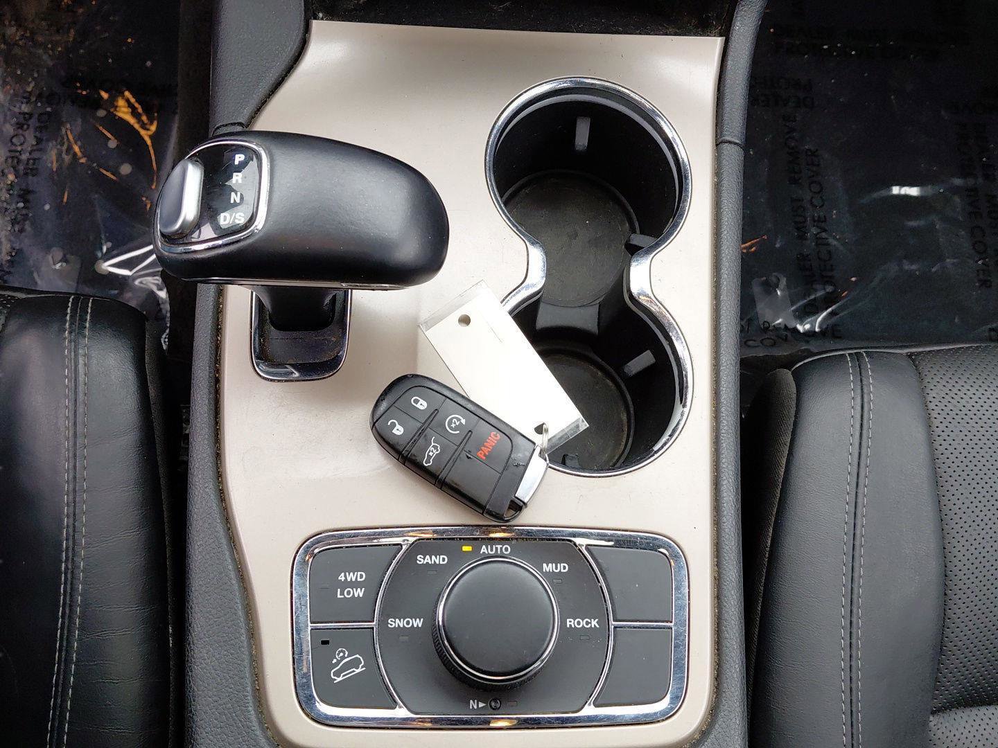 Used 2015 Jeep Grand Cherokee Limited w/ Luxury Group II image 28