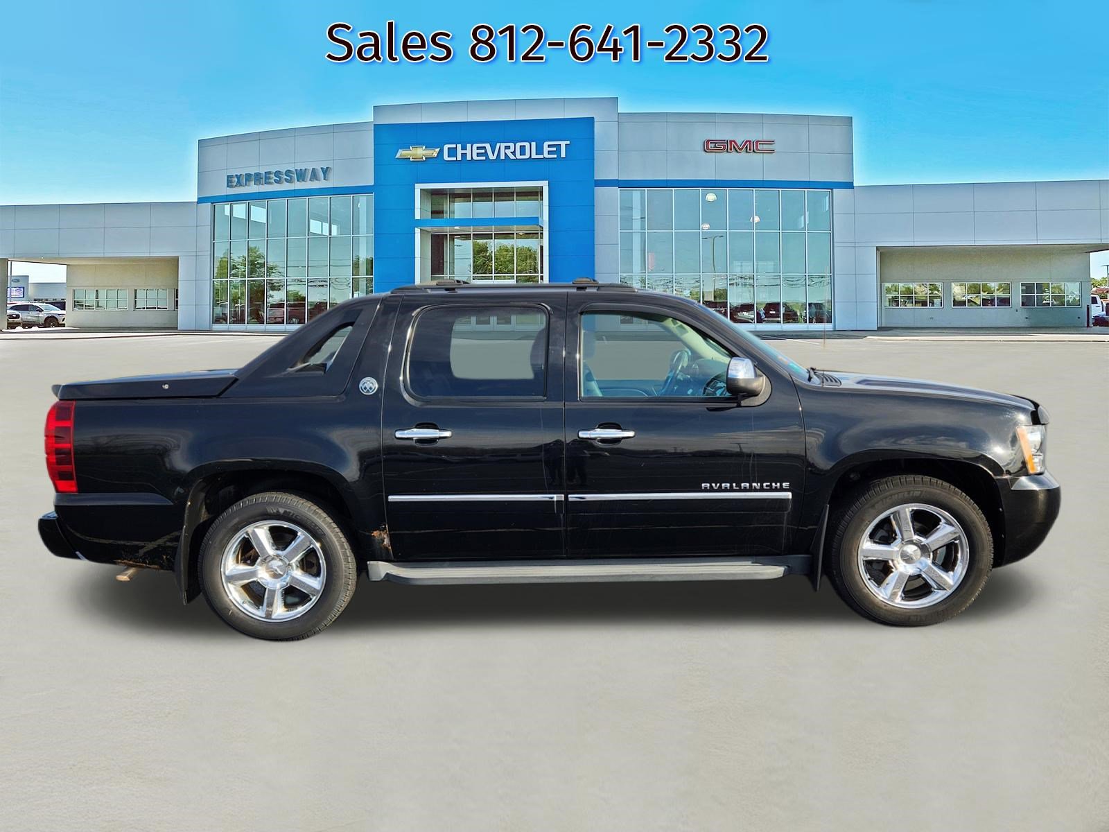 Used 2013 Chevrolet Avalanche LTZ image 8