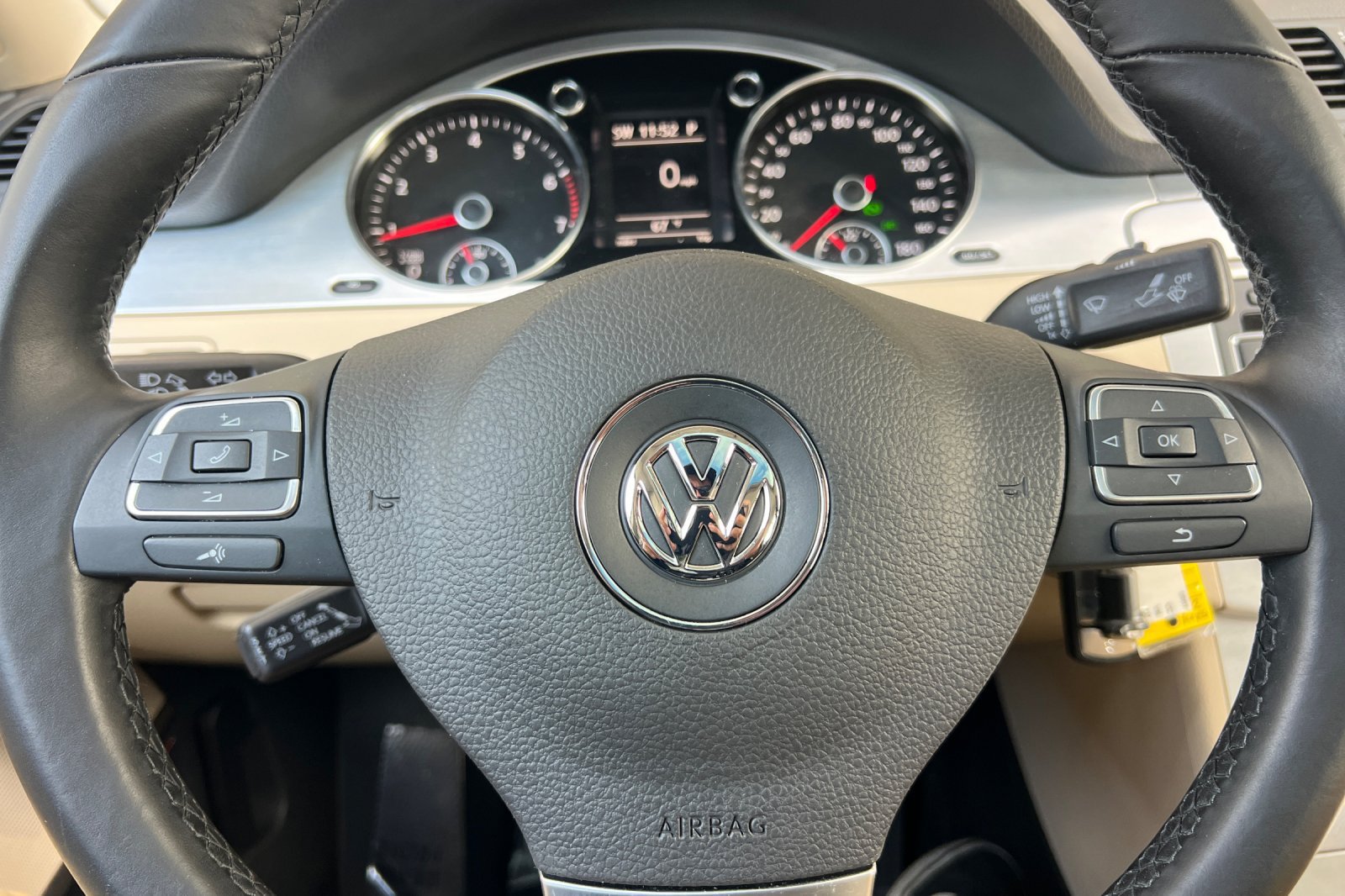 Used 2010 Volkswagen CC Luxury FWD image 24