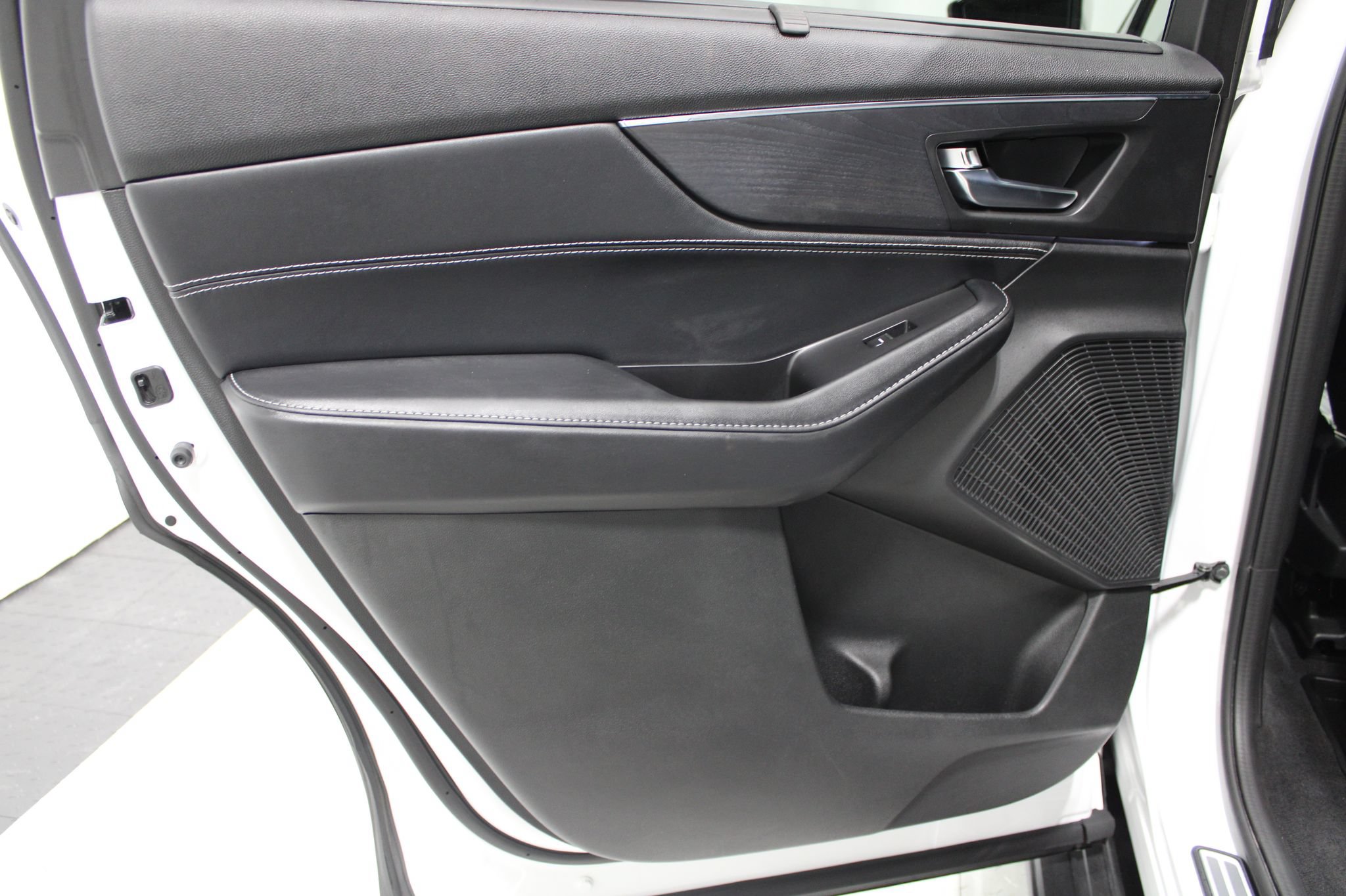 Used 2023 Acura MDX w/ Advance Package AWD/4WD image 15