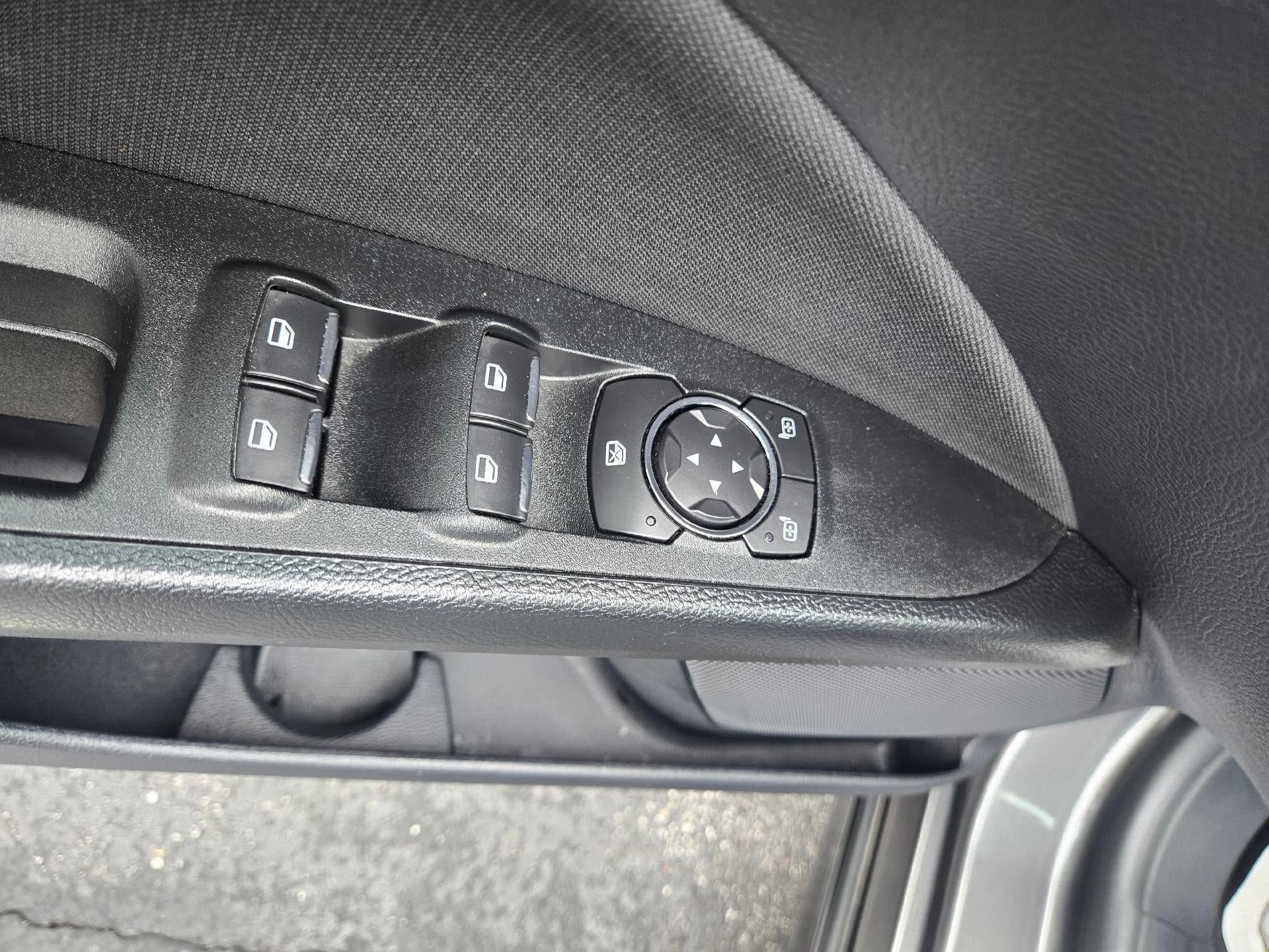 Used 2018 Ford Fusion SE FWD image 11