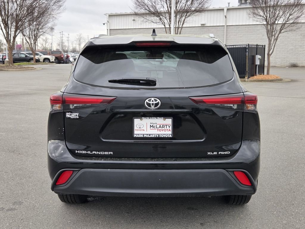 Used 2025 Toyota Highlander XLE image 10