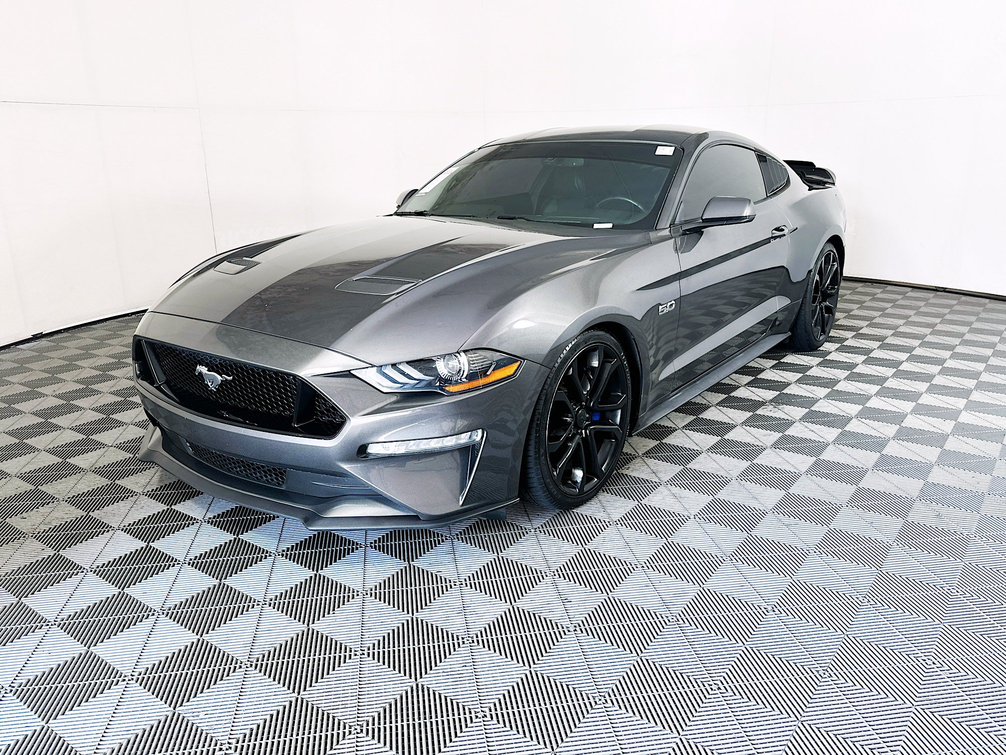 Used 2018 Ford Mustang GT Premium RWD image 7
