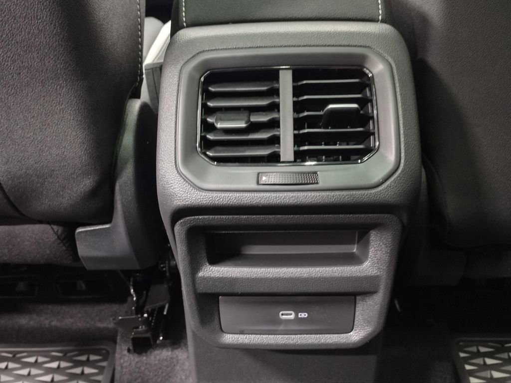 New 2025 Volkswagen Taos SEL image 34