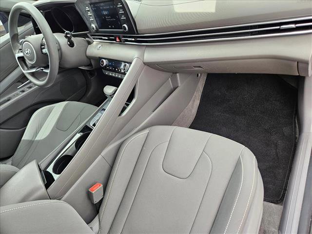Used 2023 Hyundai Elantra Blue image 18