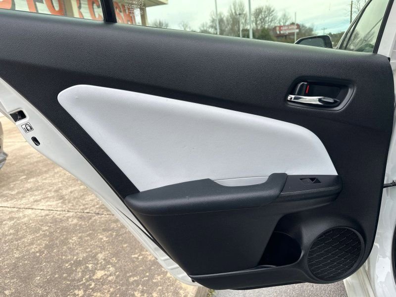 Used 2020 Toyota Prius XLE image 10