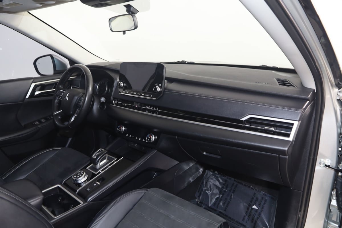 Used 2024 Mitsubishi Outlander SE AWD/4WD image 40