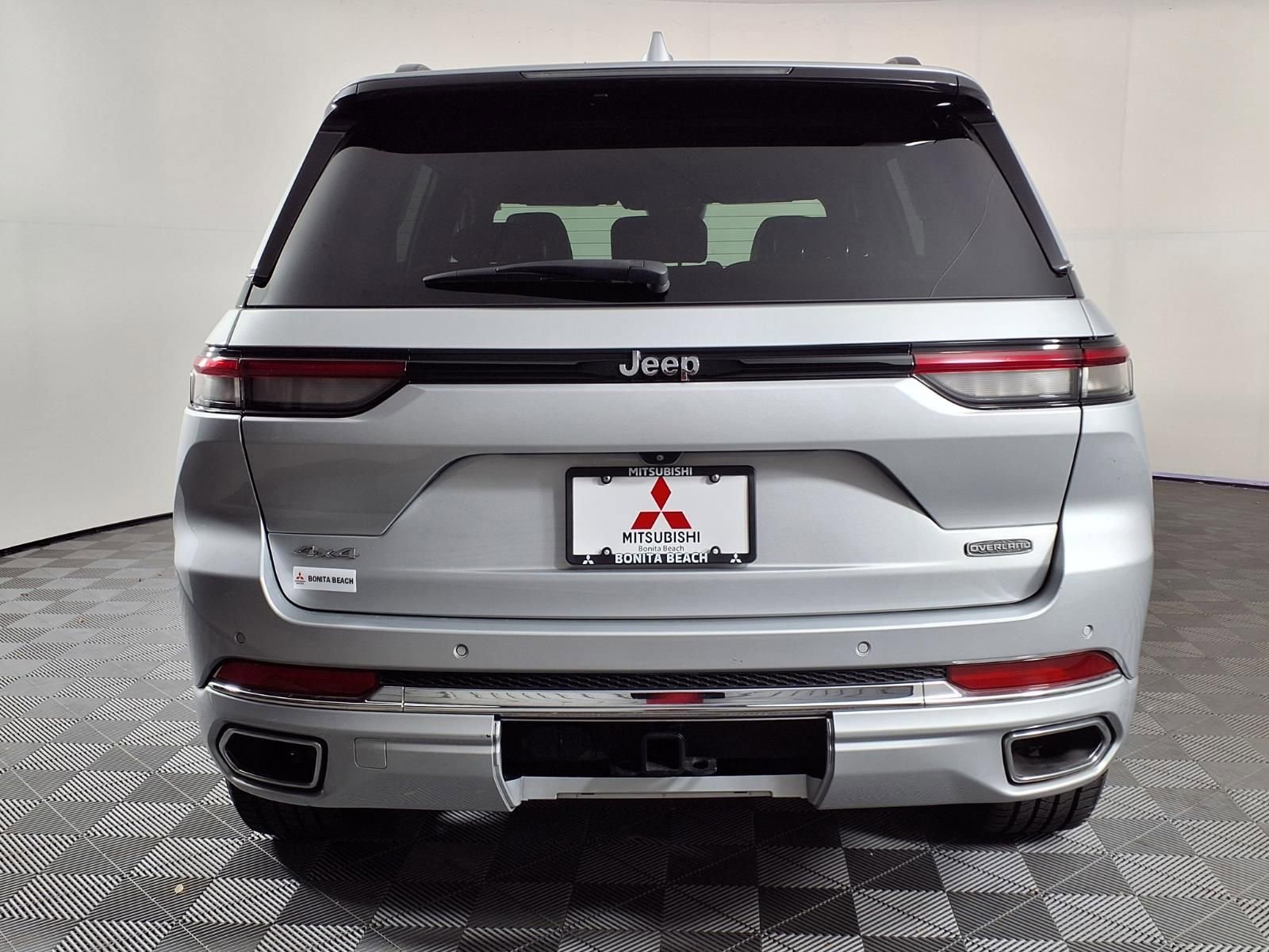 Used 2023 Jeep Grand Cherokee Overland AWD/4WD image 6