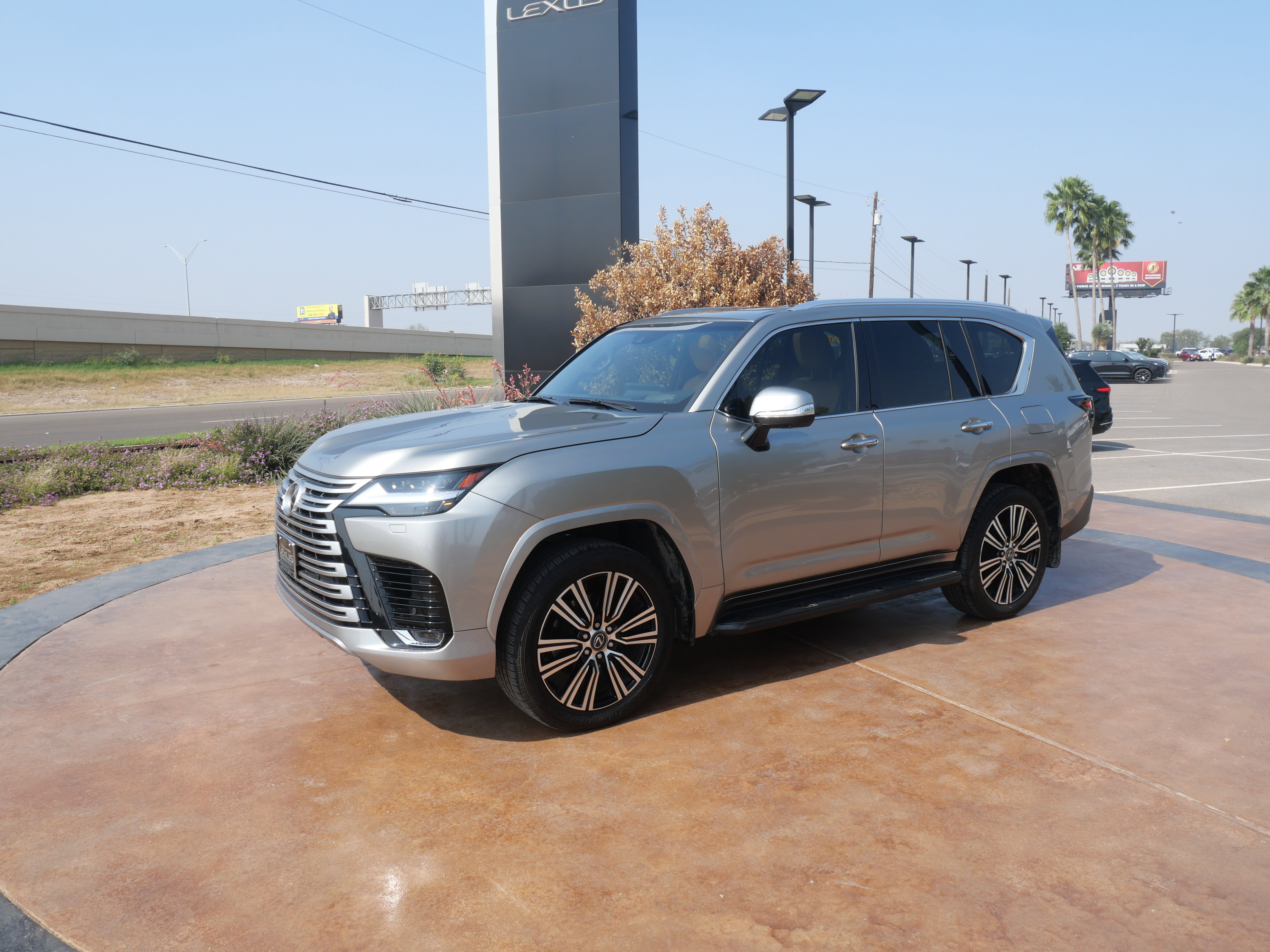 Certified 2024 Lexus LX 600 4WD w/ Luxury Package image 6