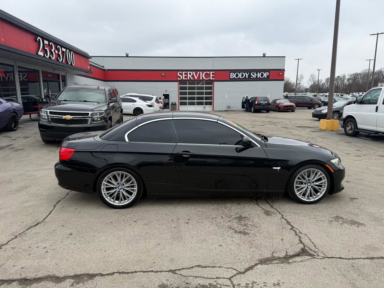 Used 2011 BMW 335i Convertible image 2