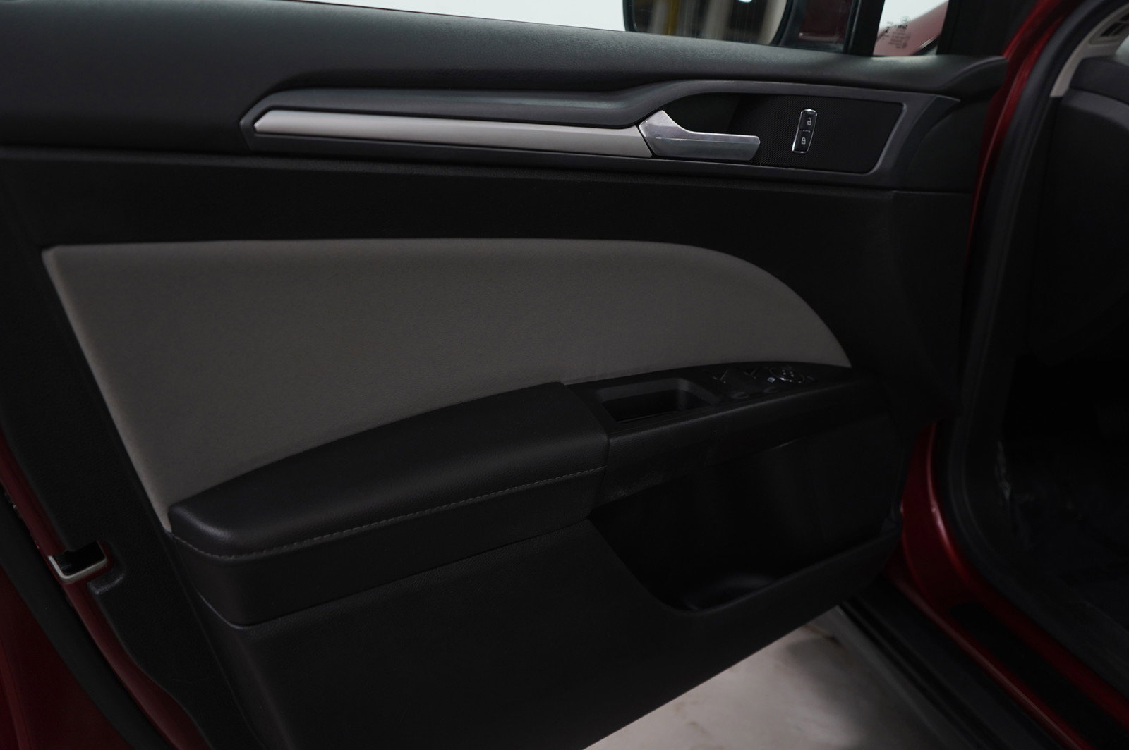 Used 2015 Ford Fusion S image 23