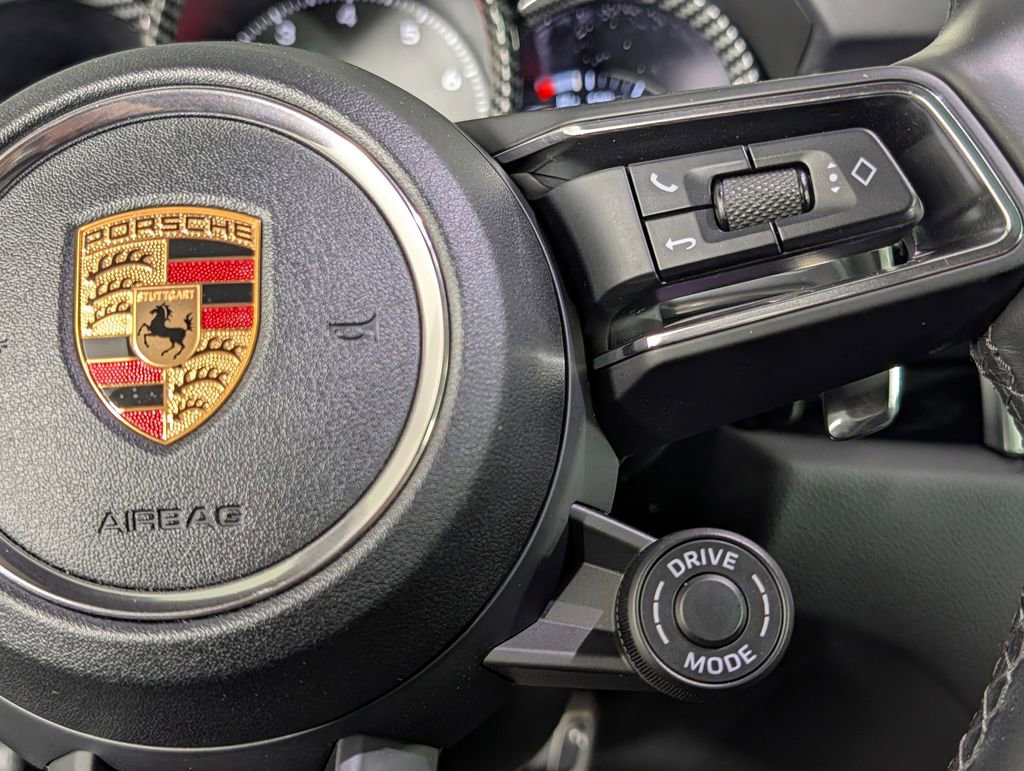 Certified 2023 Porsche Macan S image 38