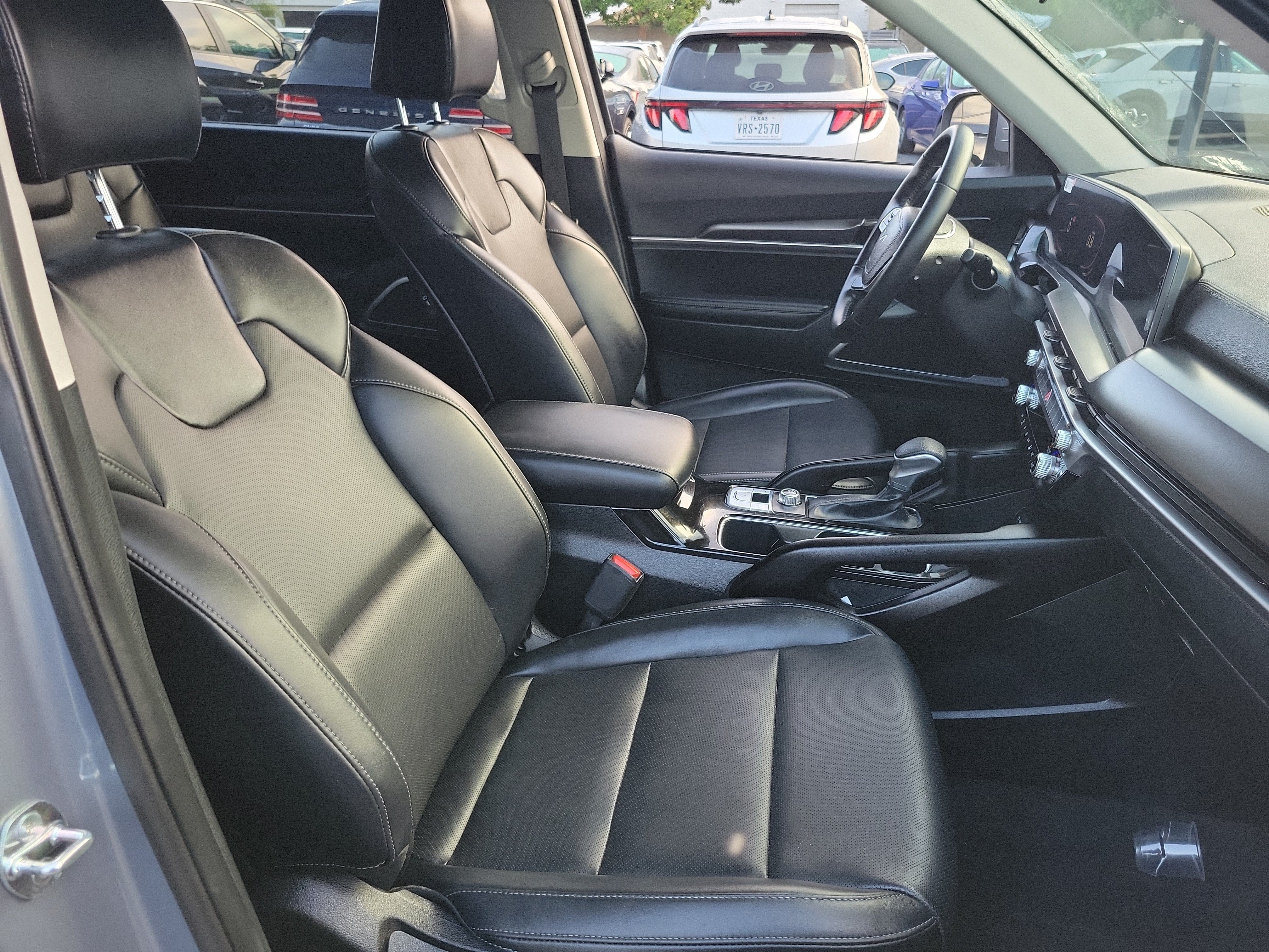Used 2025 Kia Telluride LX FWD image 20