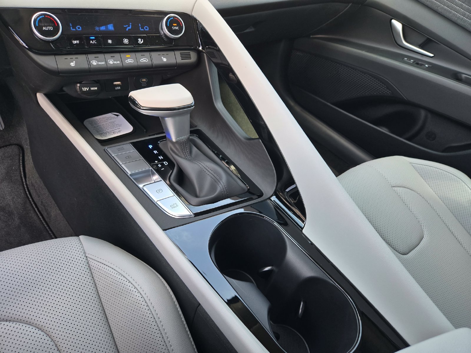 New 2026 Hyundai Elantra Limited FWD image 13