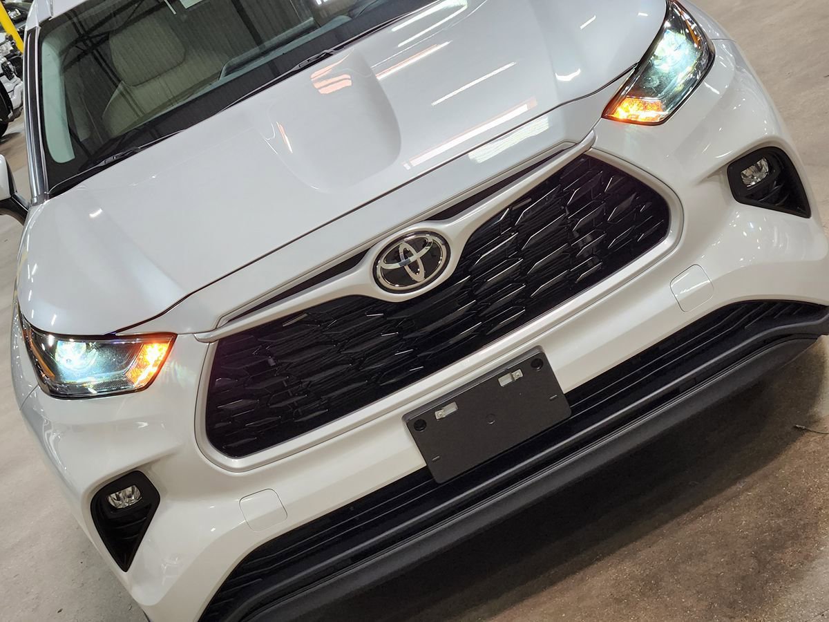 Used 2024 Toyota Highlander XLE FWD image 19