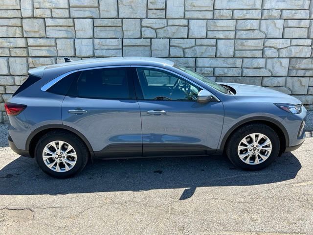 Used 2023 Ford Escape Active w/ Tech Pack #2 FWD image 6