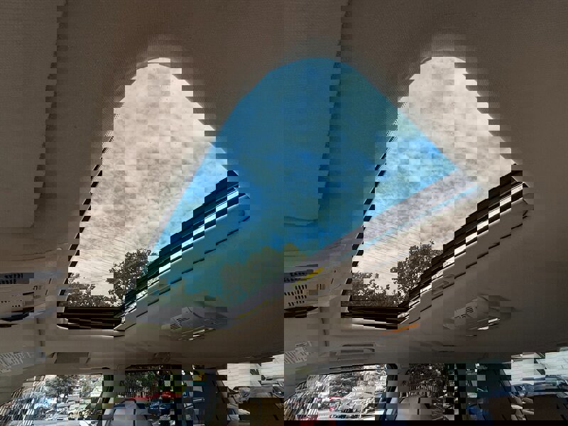 Used 2011 Land Rover Range Rover HSE AWD/4WD image 21