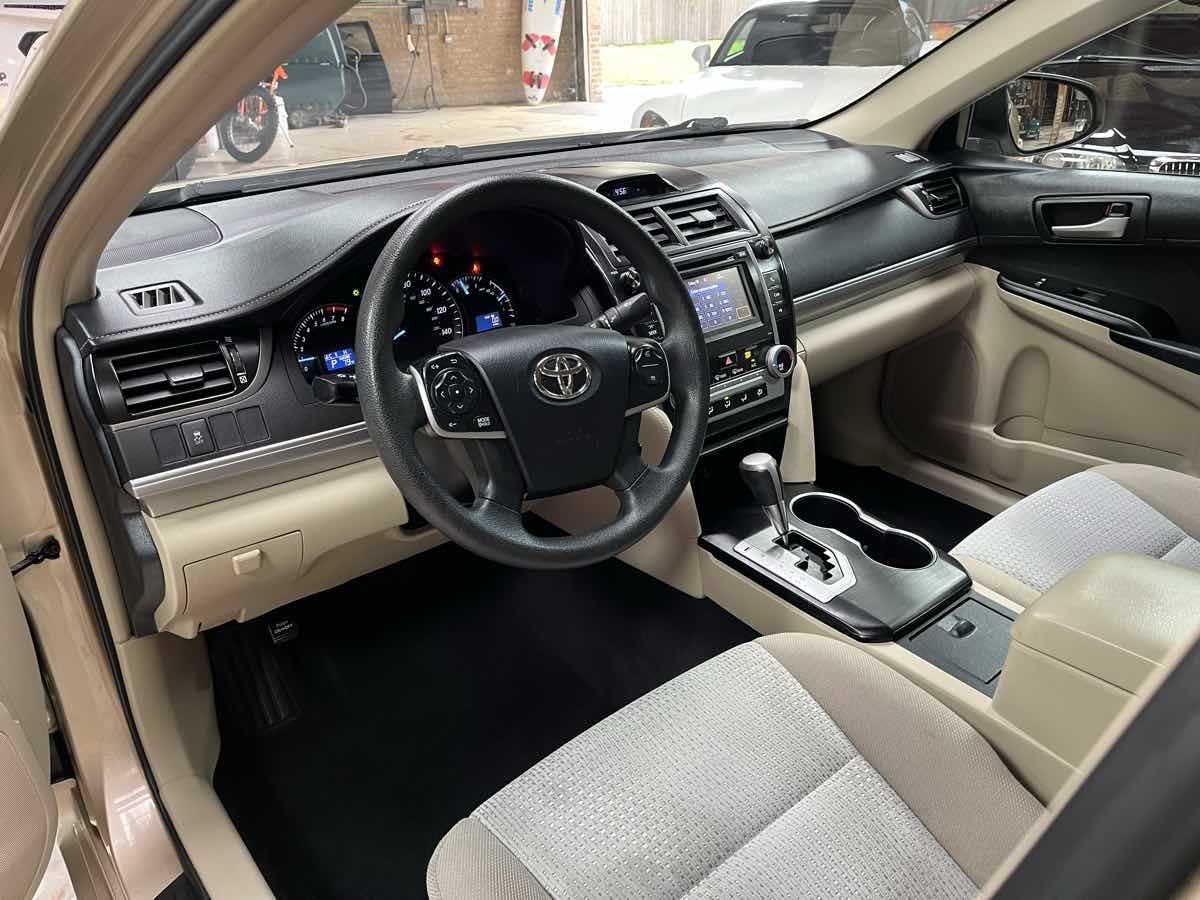 Used 2012 Toyota Camry LE FWD image 10