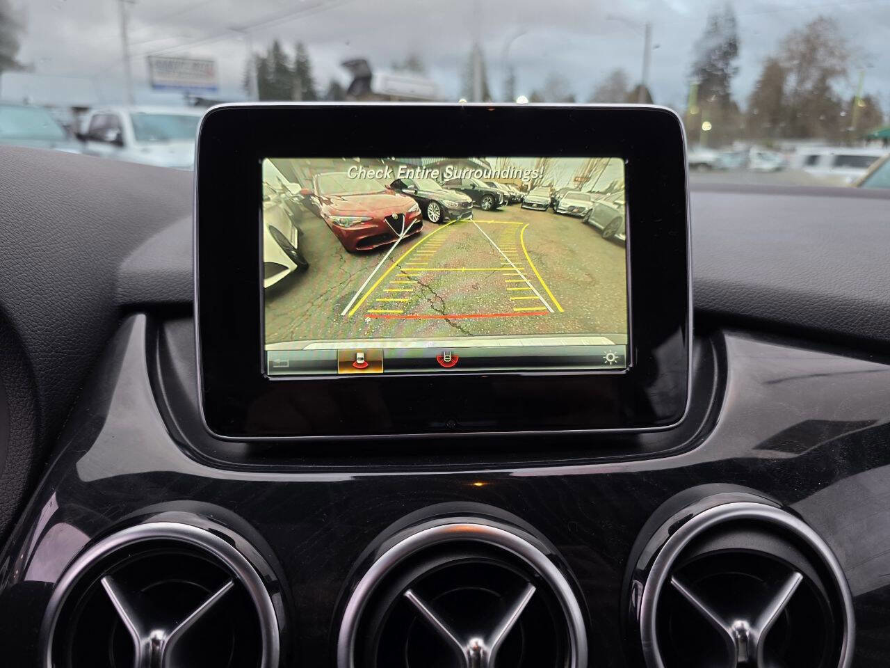 Used 2017 Mercedes-Benz B 250e B 250e 4dr Hatchback image 10