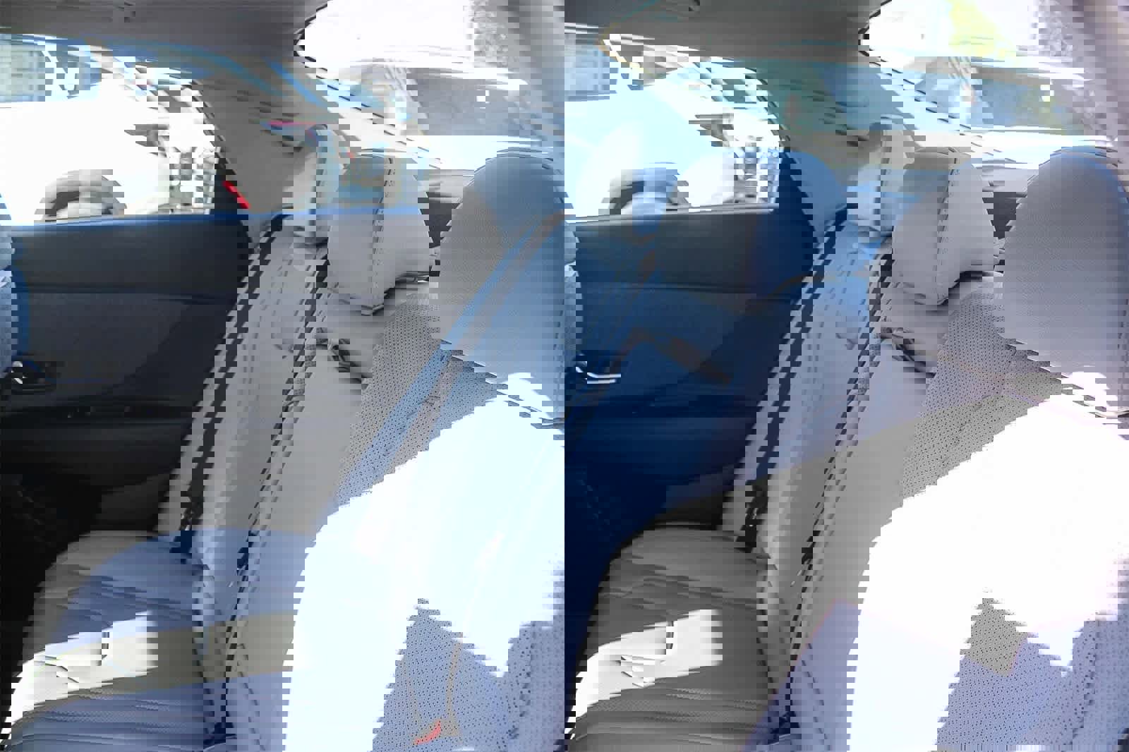 Certified 2025 Hyundai Elantra Limited image 24