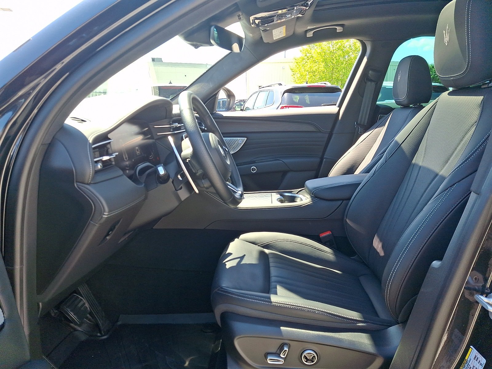Certified 2025 Maserati Grecale GT AWD/4WD image 2