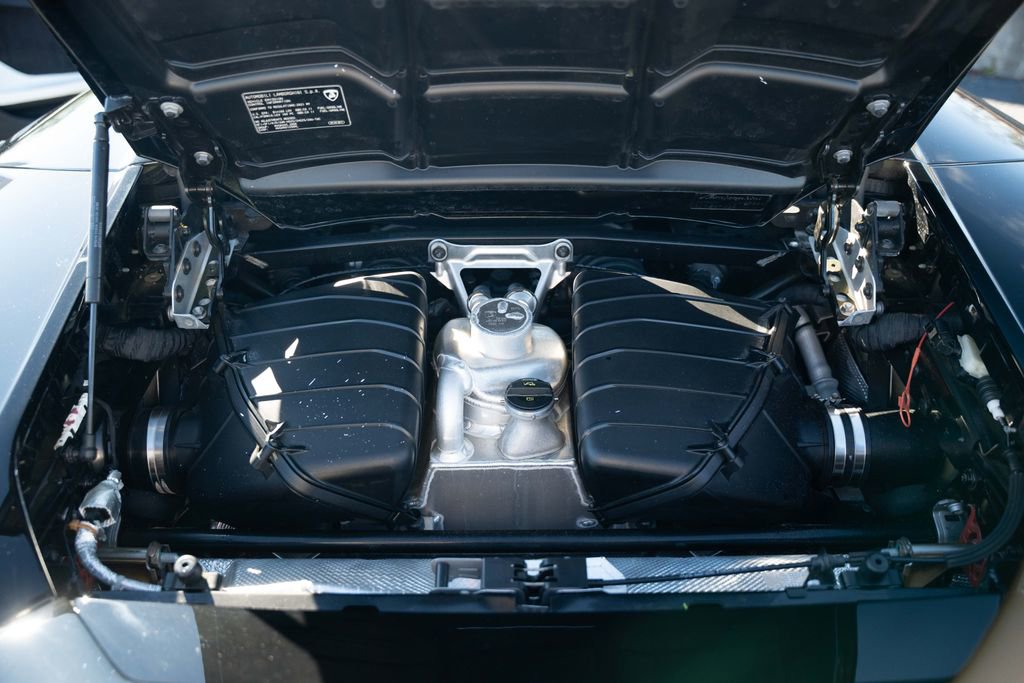 Used 2021 Lamborghini Huracan EVO RWD image 28