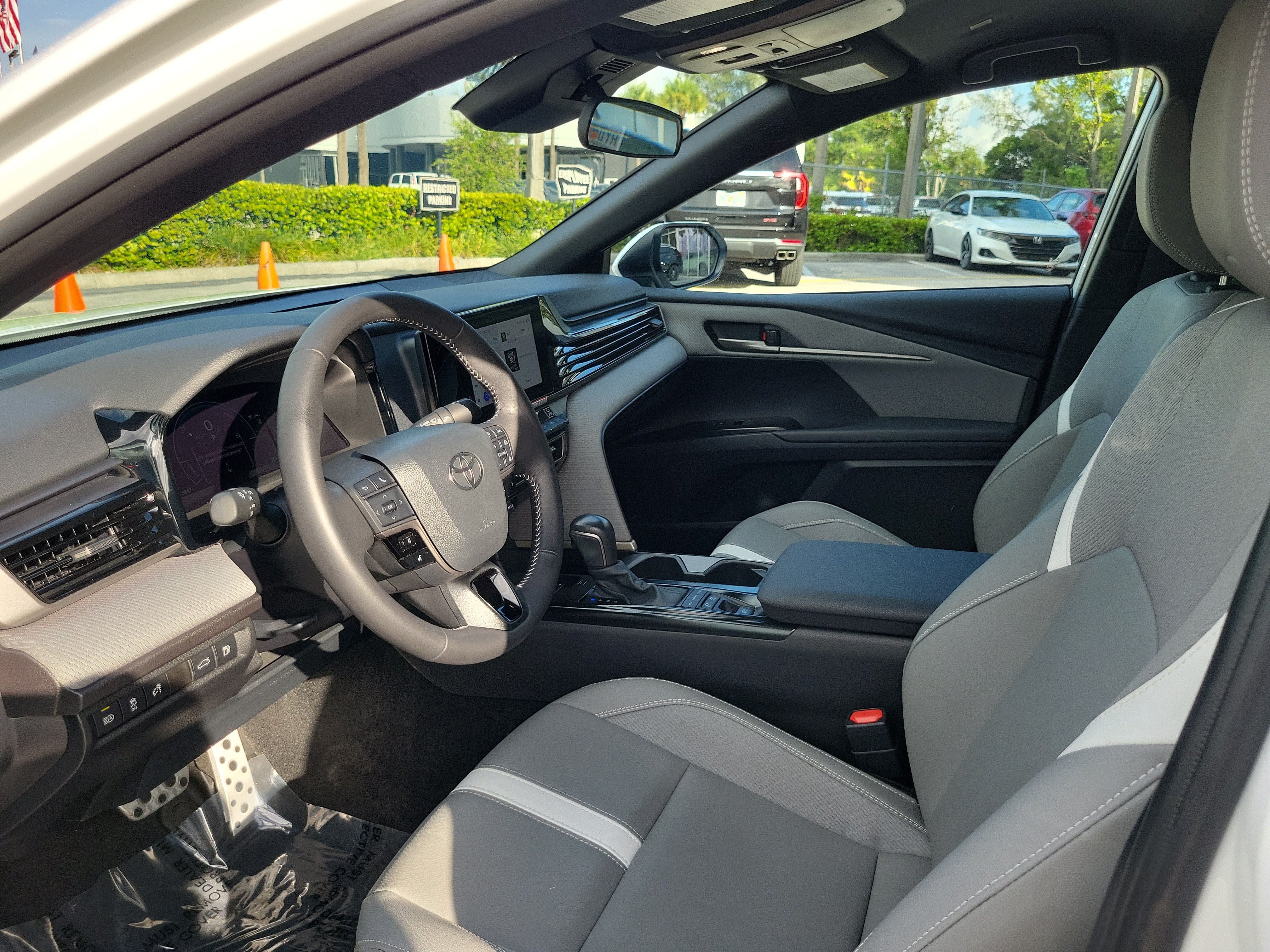 Used 2026 Toyota Camry SE FWD image 10