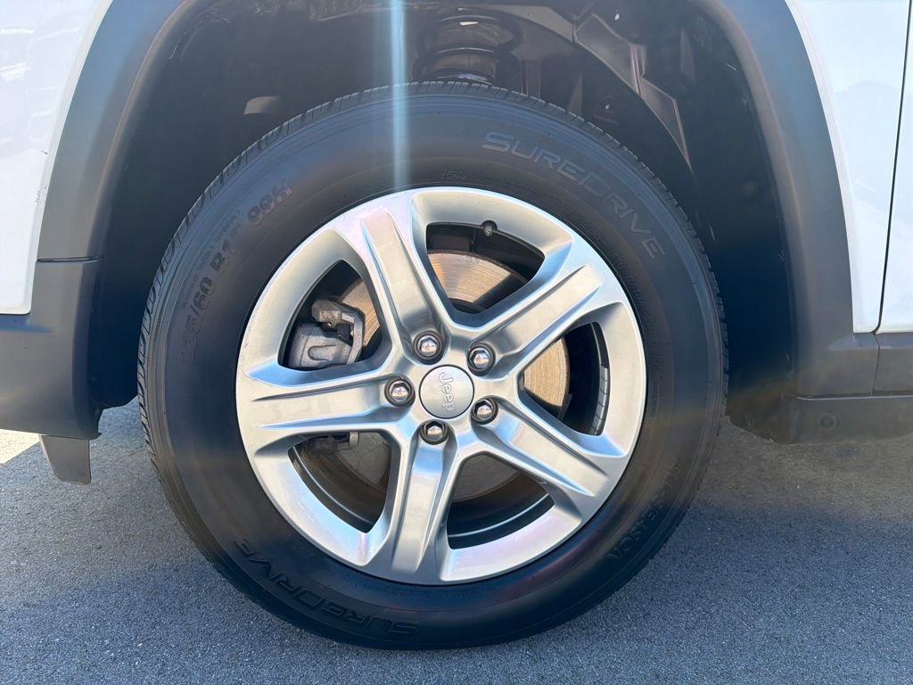 Used 2024 Jeep Compass Latitude image 2