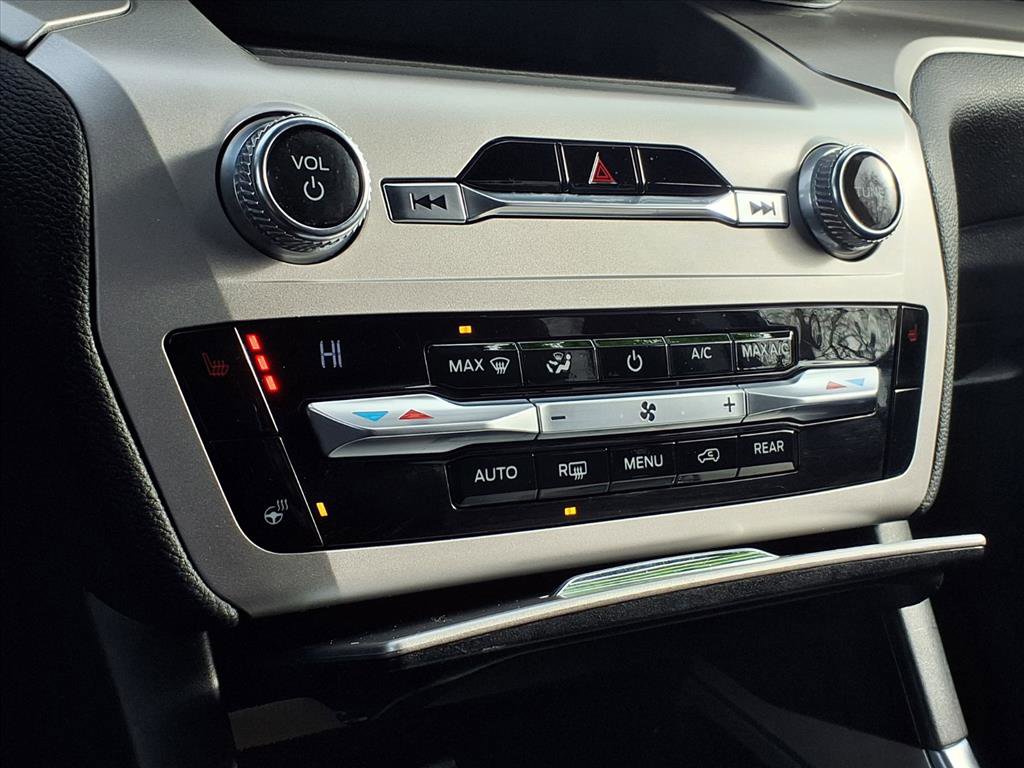 Used 2021 Ford Explorer XLT w/ Equipment Group 202A image 13