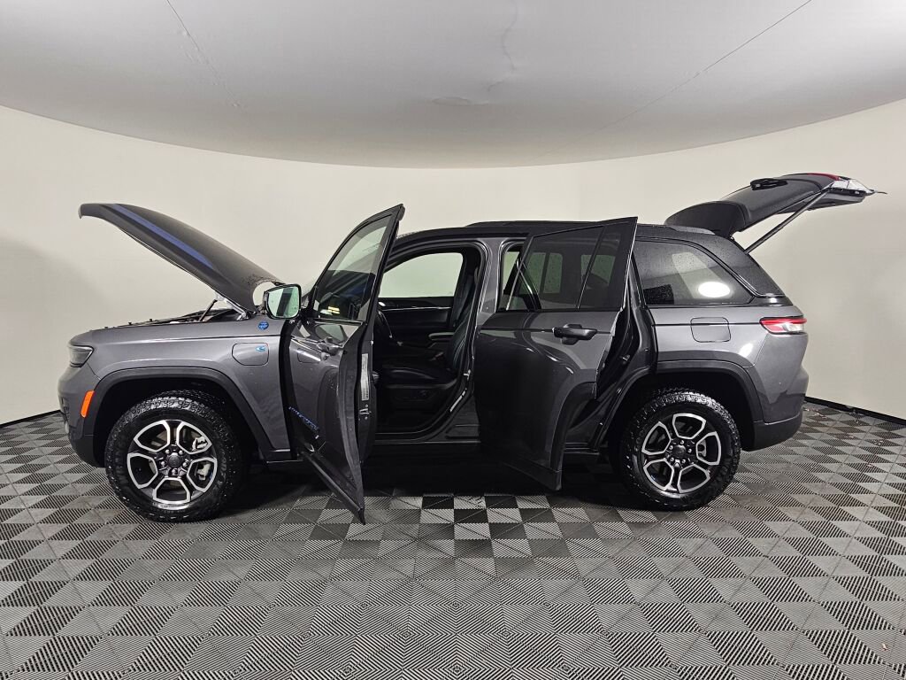 Used 2022 Jeep Grand Cherokee Trailhawk AWD/4WD image 15