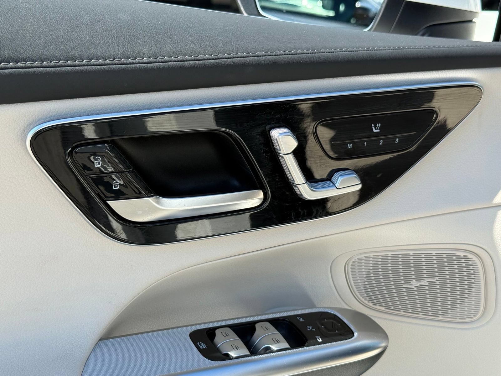 Used 2025 Mercedes-Benz GLC 300 image 22