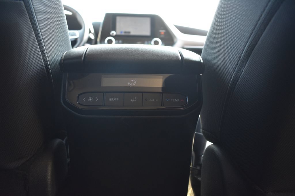 Used 2025 Toyota Highlander LE FWD image 28