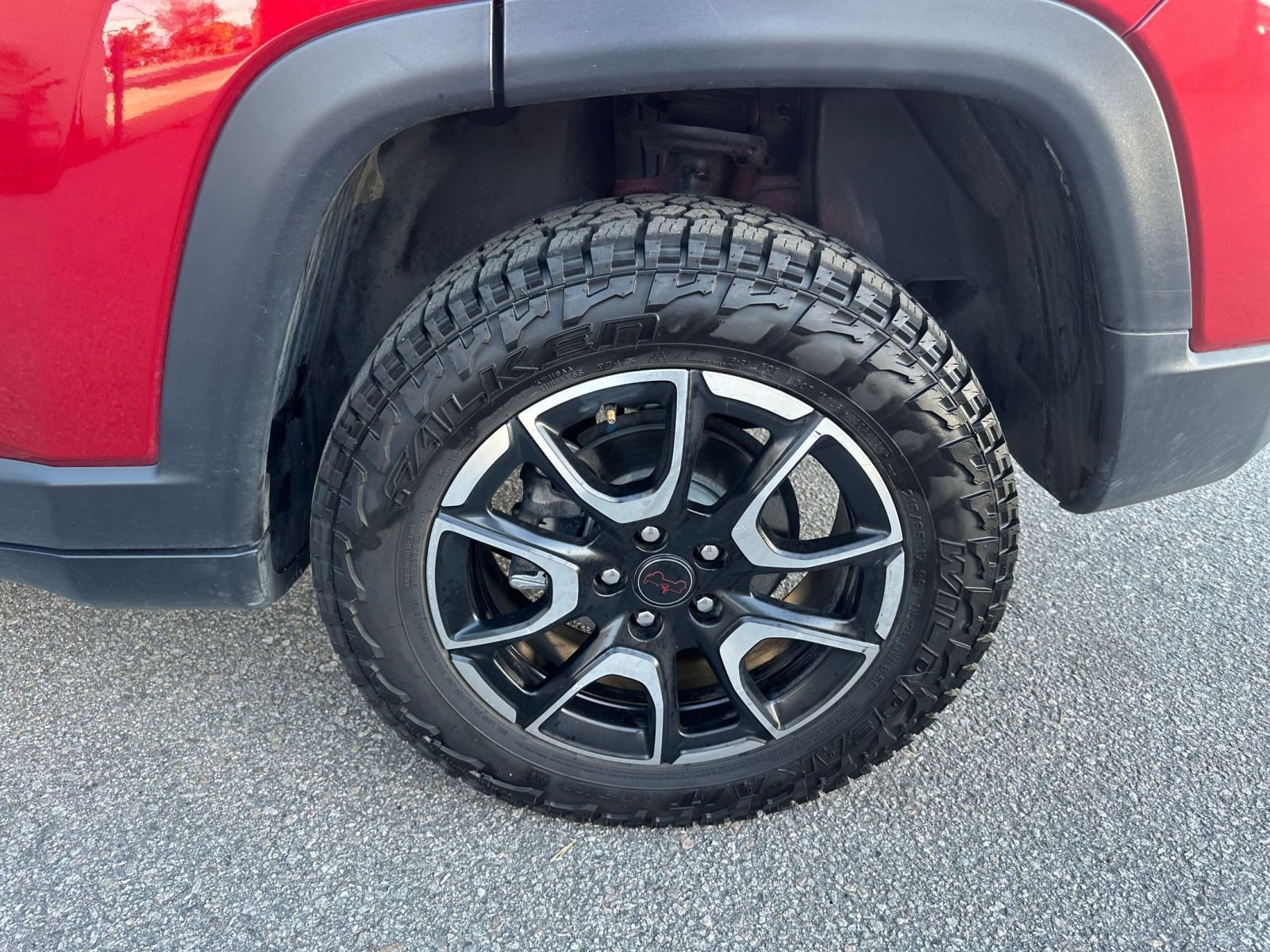 Used 2025 Jeep Compass Trailhawk AWD/4WD image 29