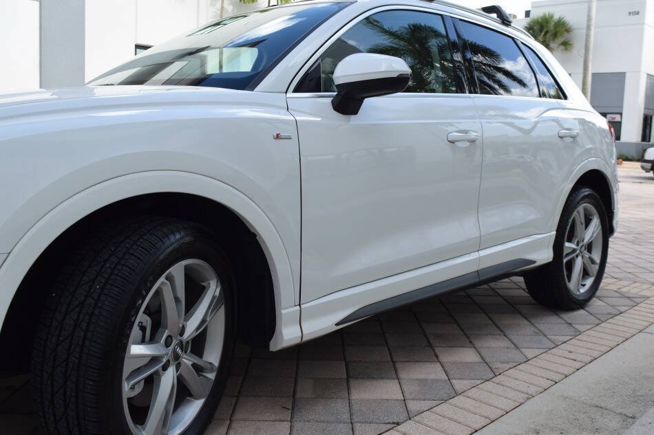 Used 2020 Audi Q3 2.0T Premium w/ Convenience Package AWD/4WD image 17