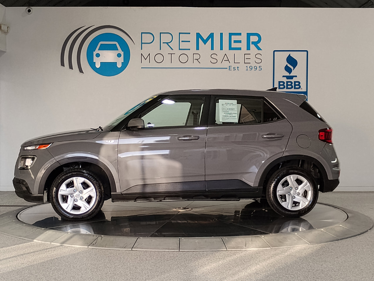 Used 2020 Hyundai Venue SE image 2