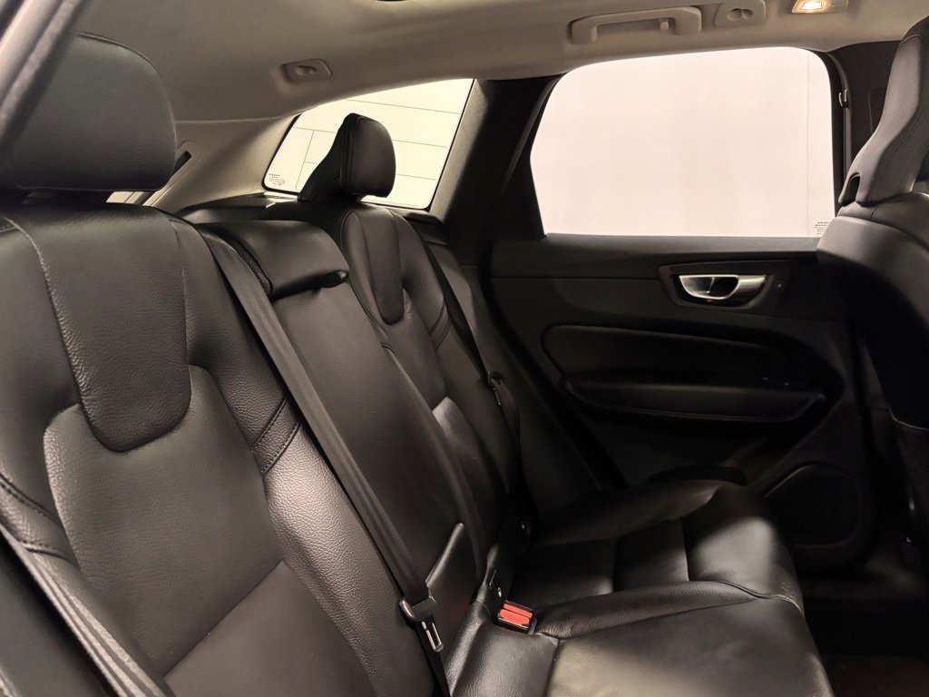 Certified 2025 Volvo XC60 B5 Plus image 24