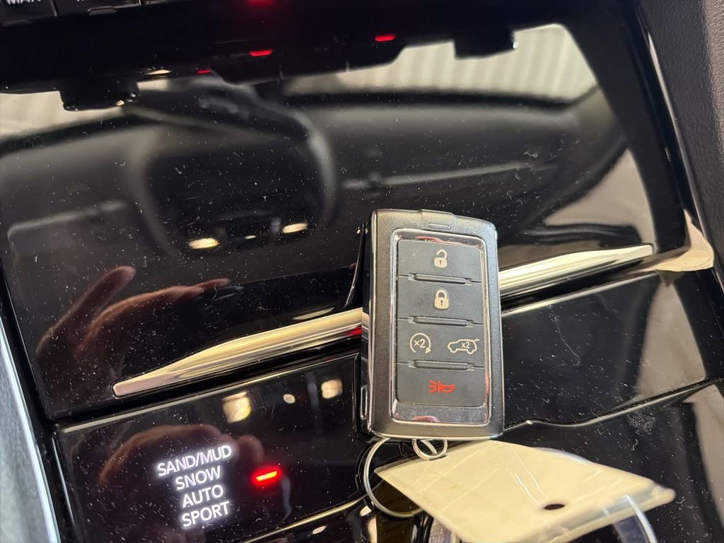 Used 2023 Jeep Grand Cherokee Limited w/ Luxury Tech Group II image 41