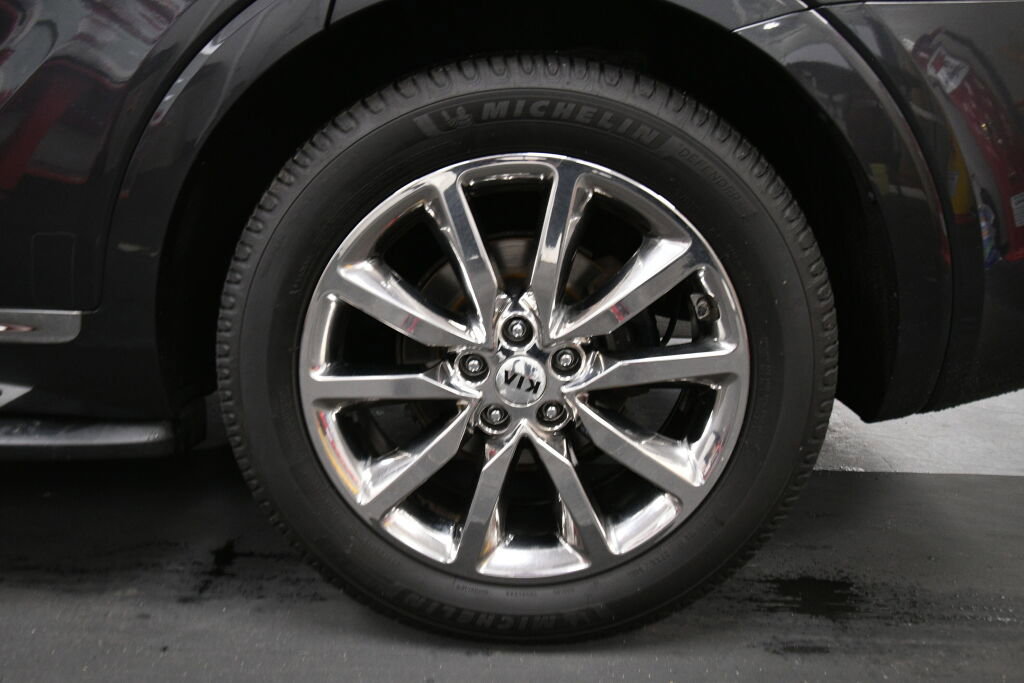 Used 2017 Kia Sorento SX image 36