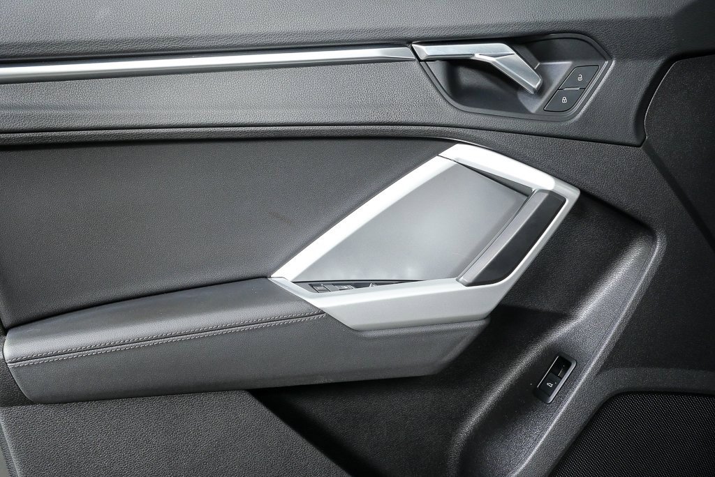 Used 2019 Audi Q3 2.0T Premium w/ Convenience Package image 6